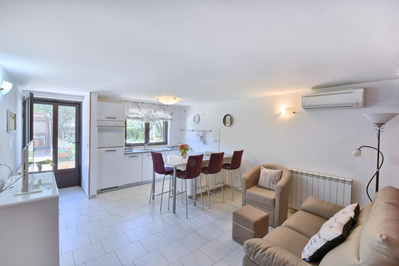 Brezac Olive Garden Apartment Fažana Eksteriør billede
